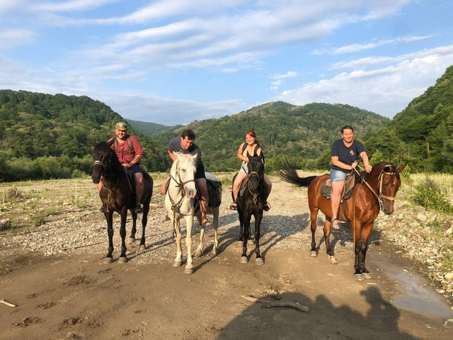 Конные прогулки в Архызе районе в горах