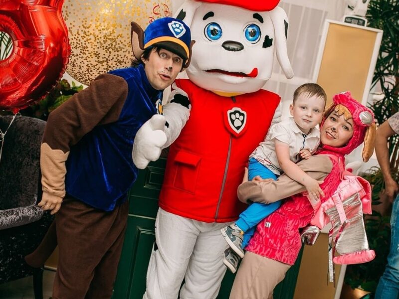 Детская игровая программа с аниматором Детская игровая программа с аниматором